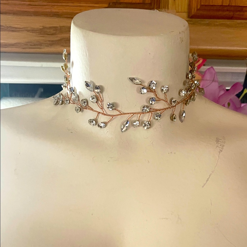 Elegant Silver Rhinestones and Gold Leaf Choker Necklace